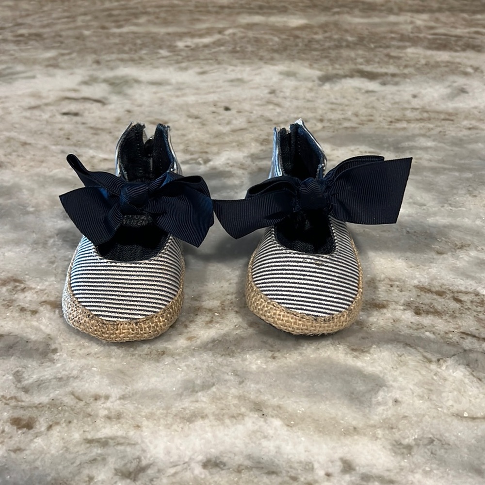 Stuart weitzman Nantucket navy stopped with navy blue bows, burlap detail Size:2